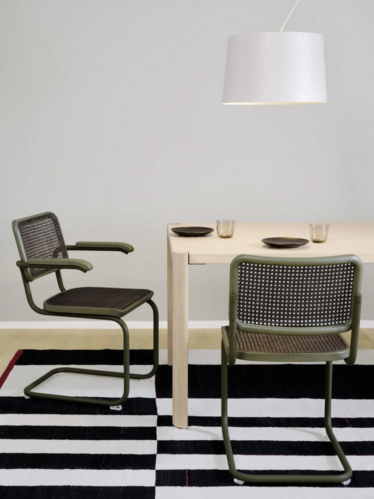 Freischwinger S32V Rattan grün